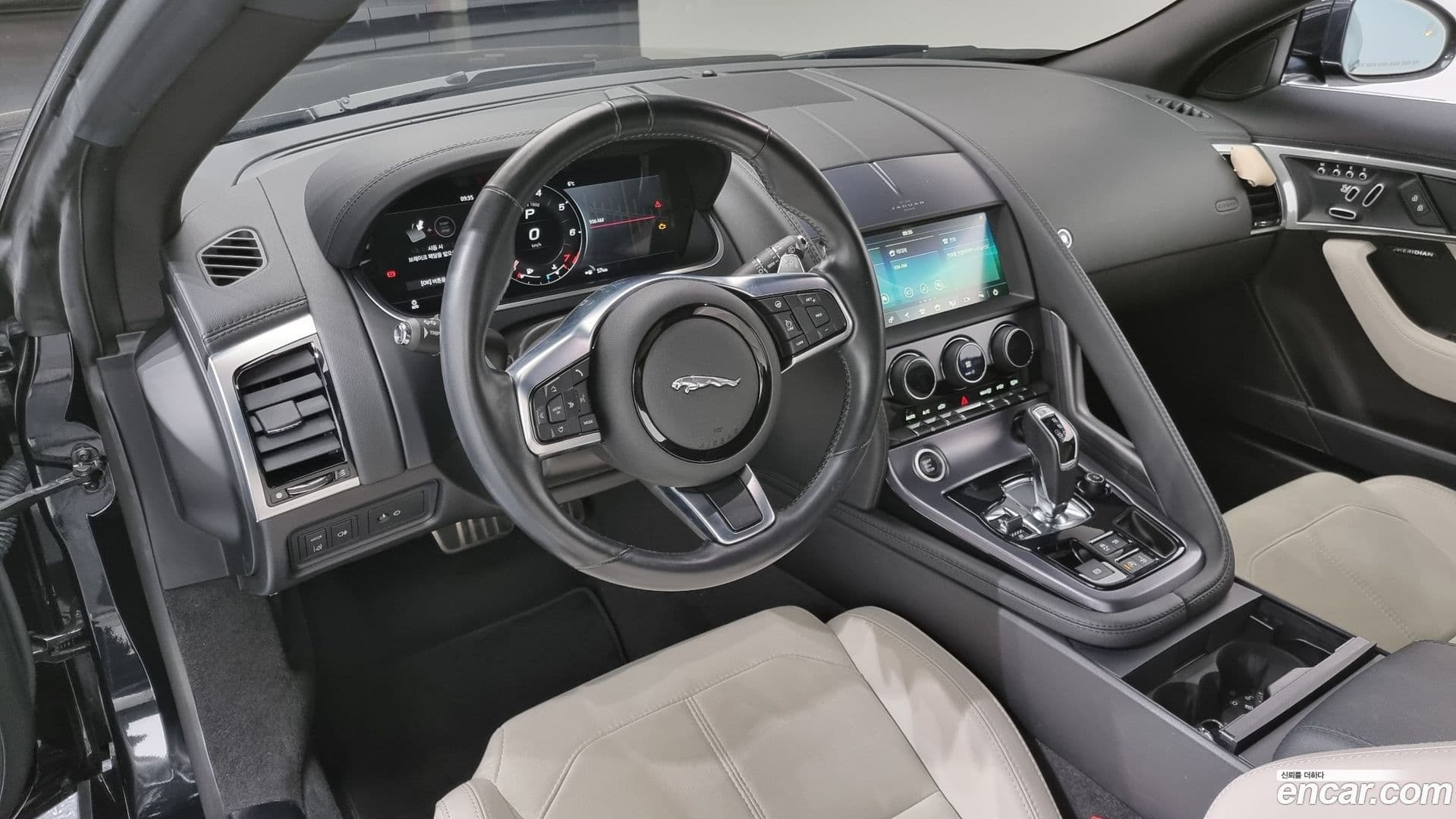 Main__Slider__Photo:F-TYPE Jaguar 2023.4-11