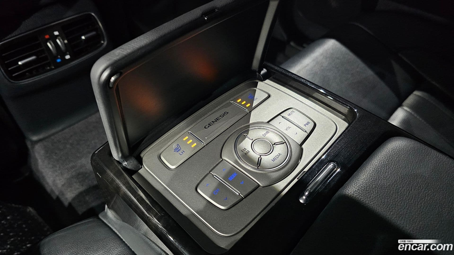Main__Slider__Photo:Genesis Hyundai 2012.6-16