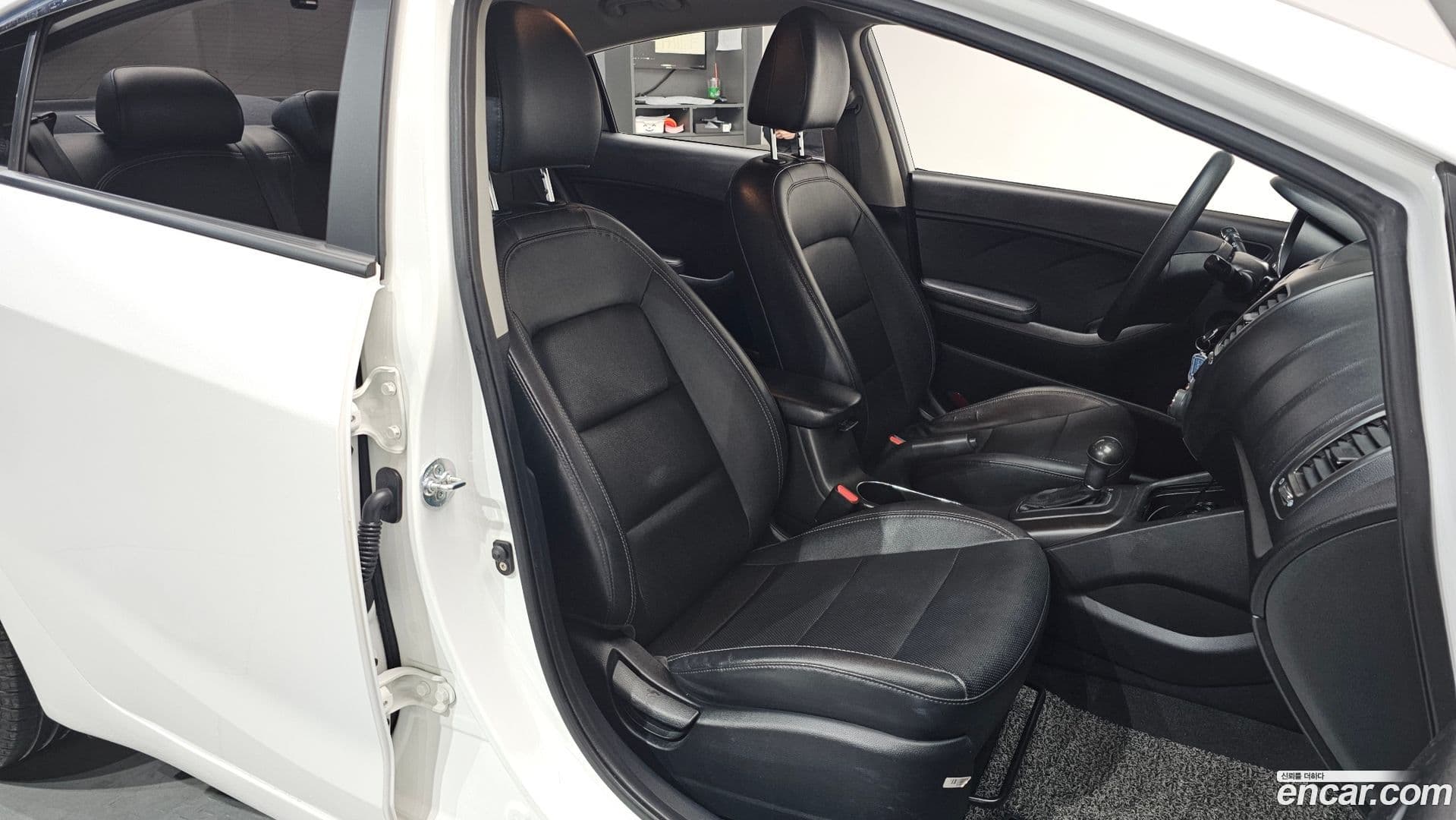 Main__Slider__Photo:K3 Kia 2013.3-9