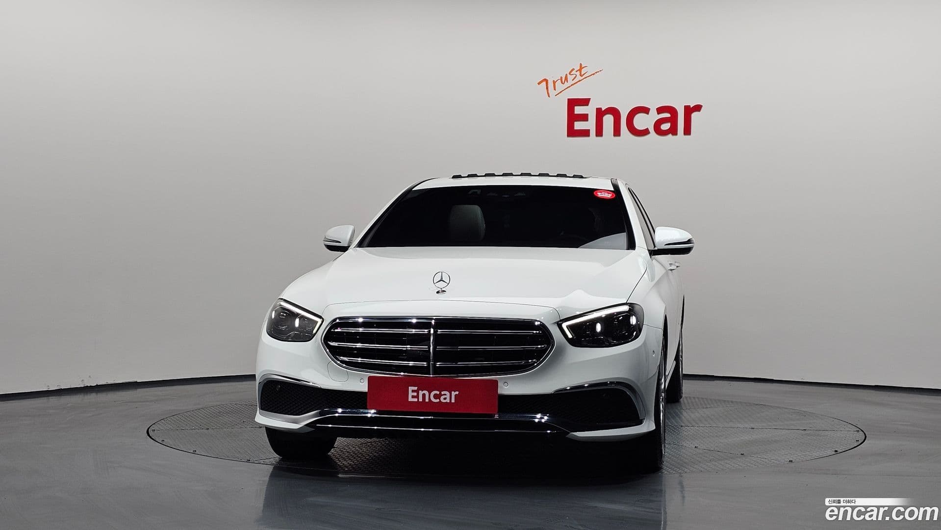 Main__Slider__Photo:E-Class Mercedes-Benz 2020.11-2