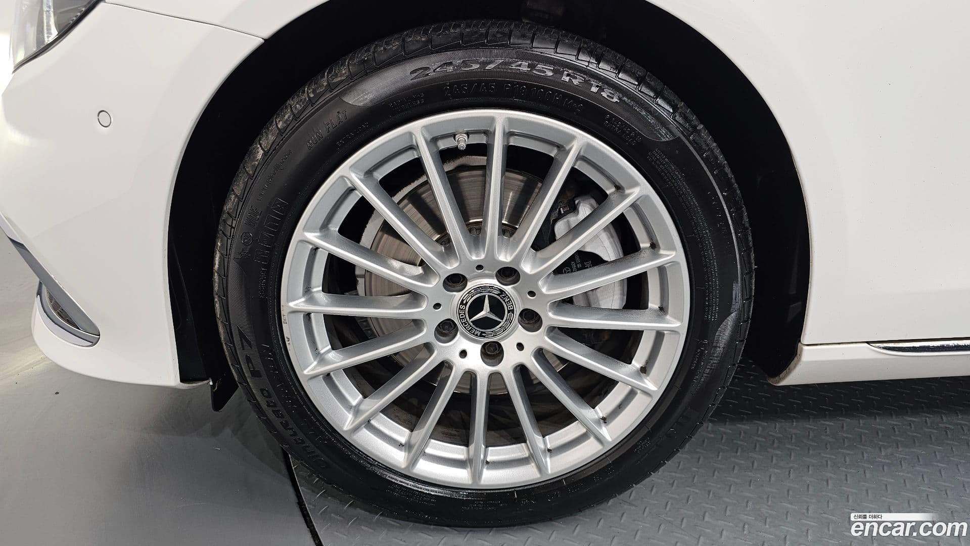 Main__Slider__Photo:E-Class Mercedes-Benz 2020.11-4