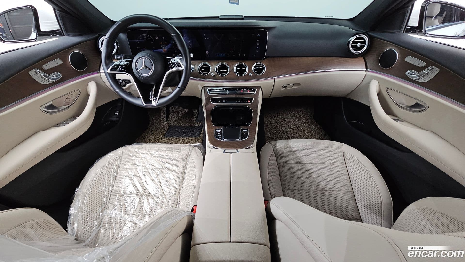 Main__Slider__Photo:E-Class Mercedes-Benz 2020.11-6