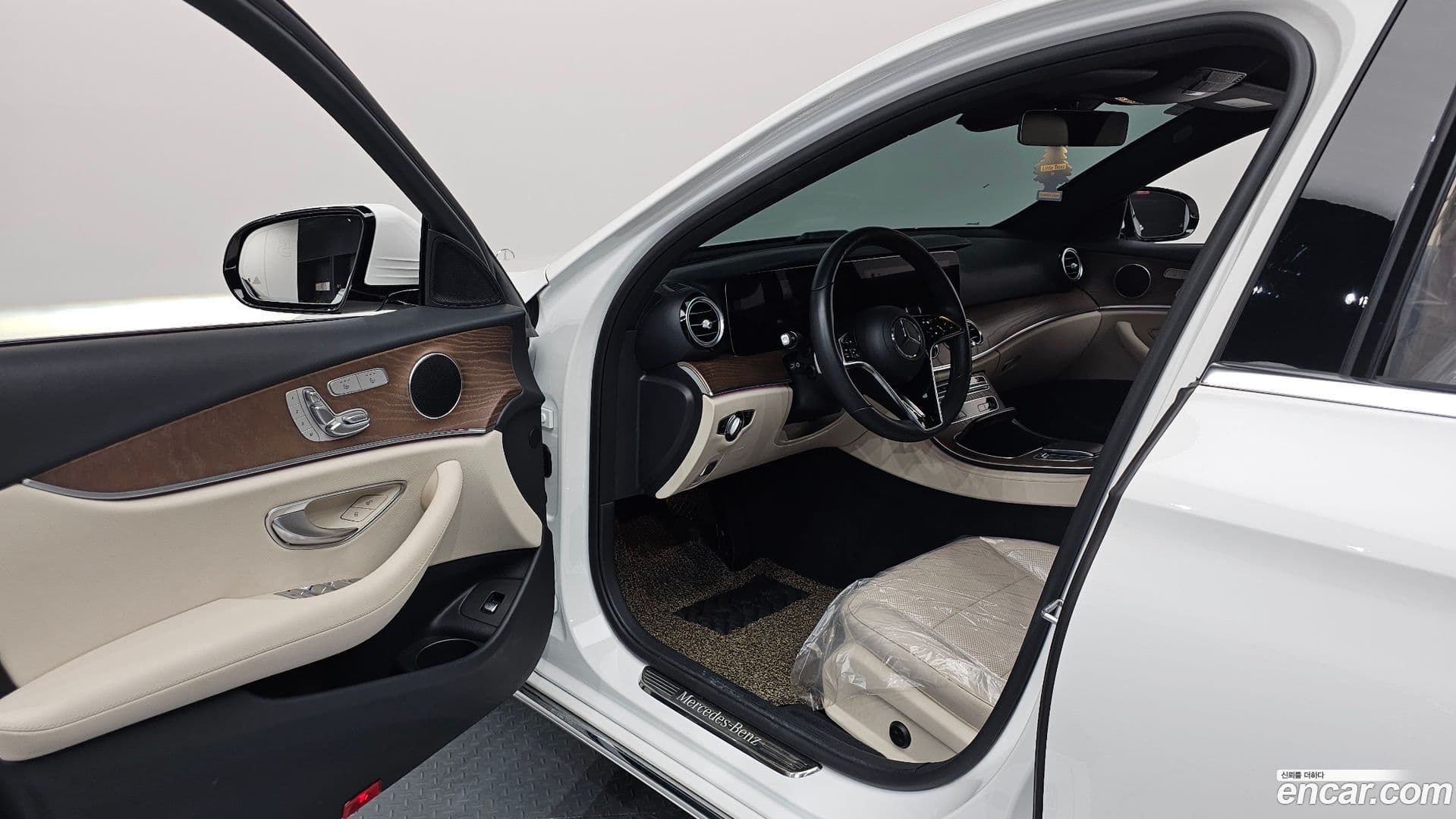 Main__Slider__Photo:E-Class Mercedes-Benz 2020.11-9