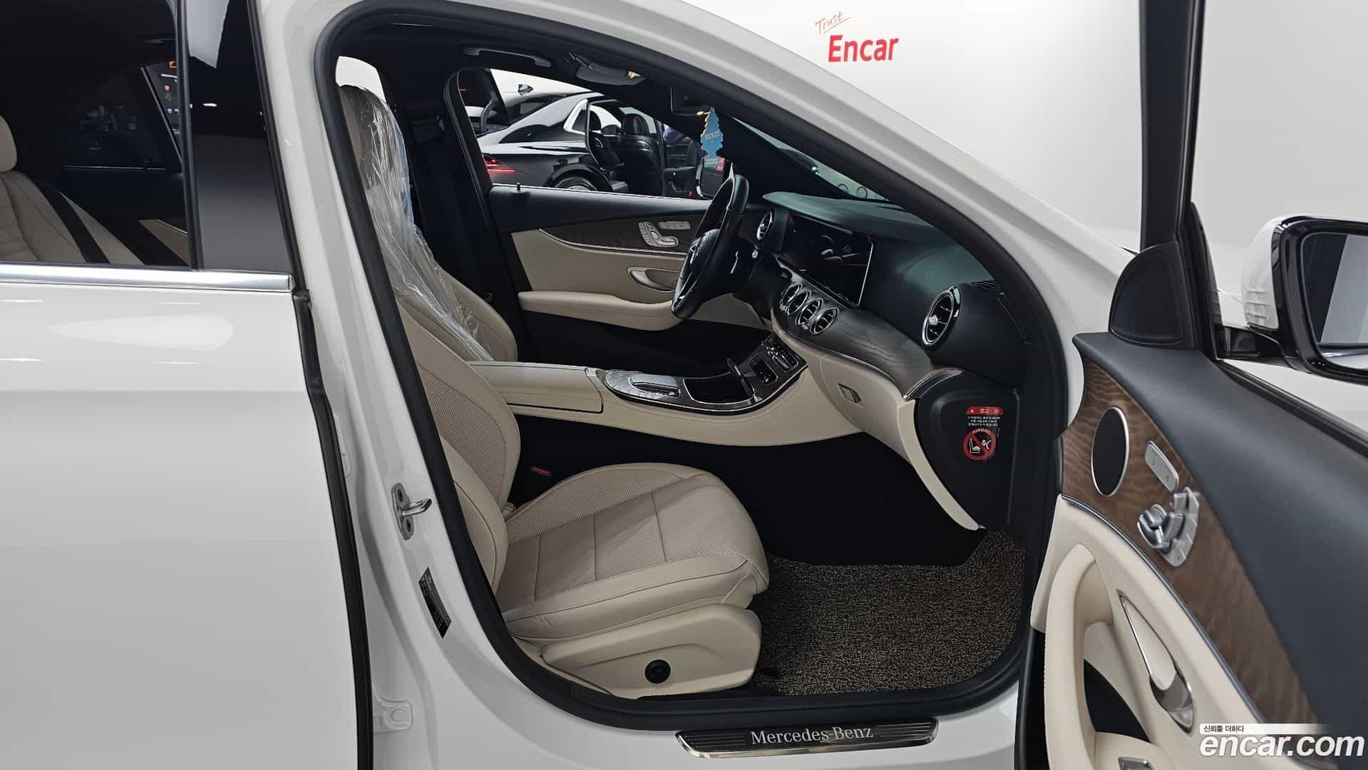 E-Class Mercedes-Benz 2020.11-OPTION-015