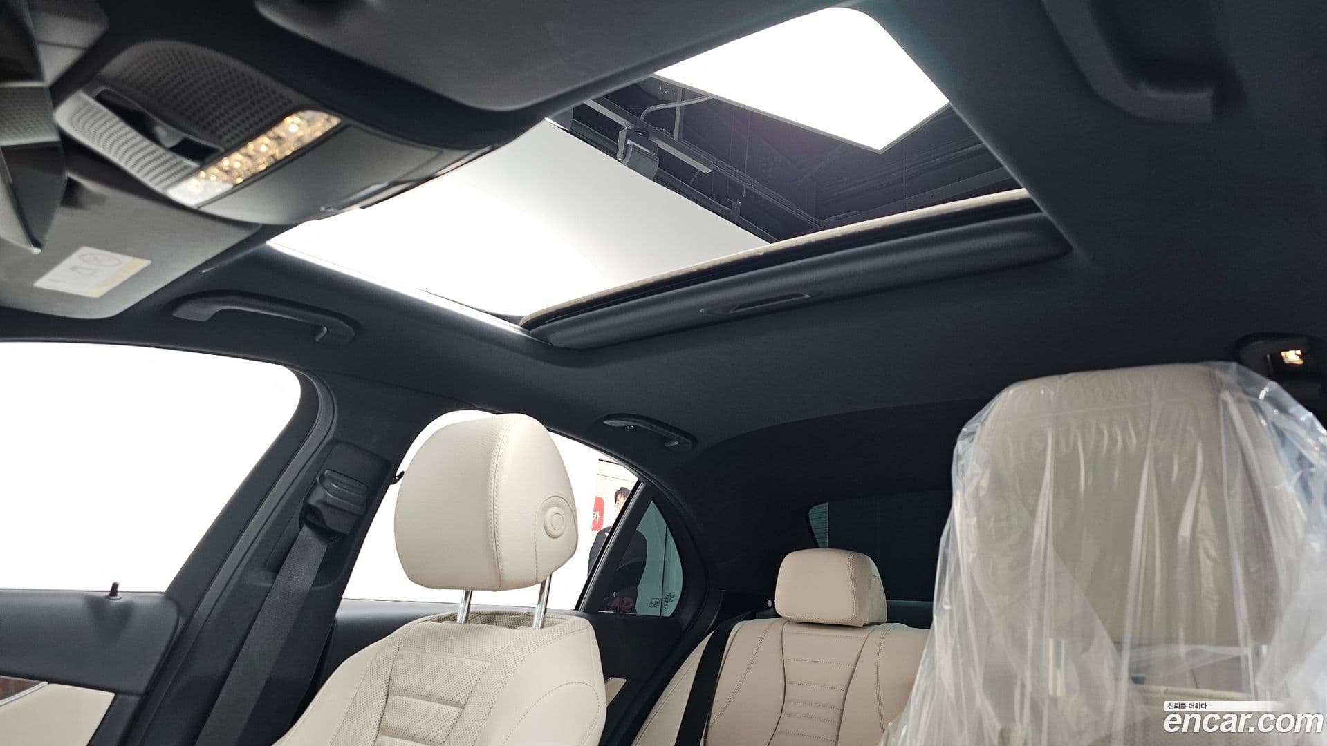 Main__Slider__Photo:E-Class Mercedes-Benz 2020.11-18