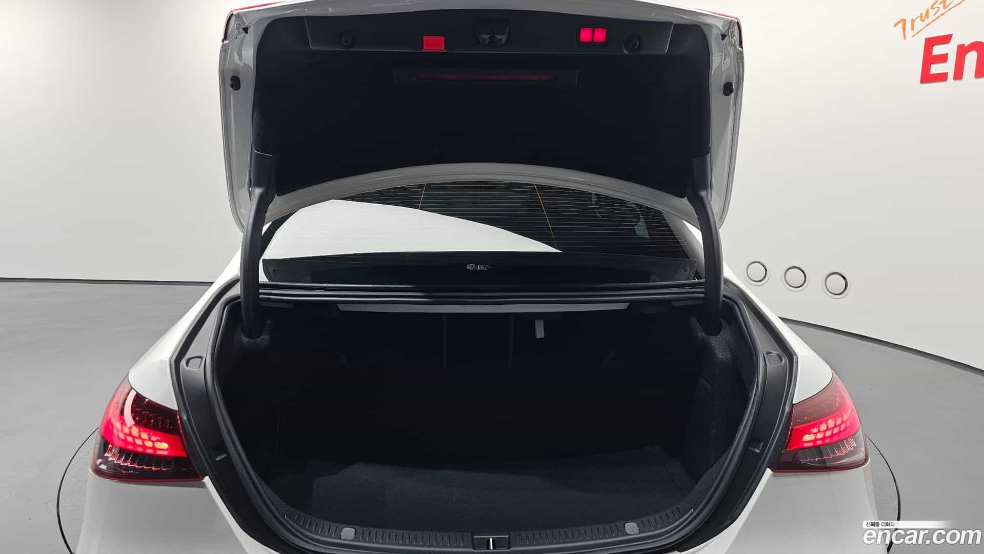 E-Class Mercedes-Benz 2020.11-OPTION-024