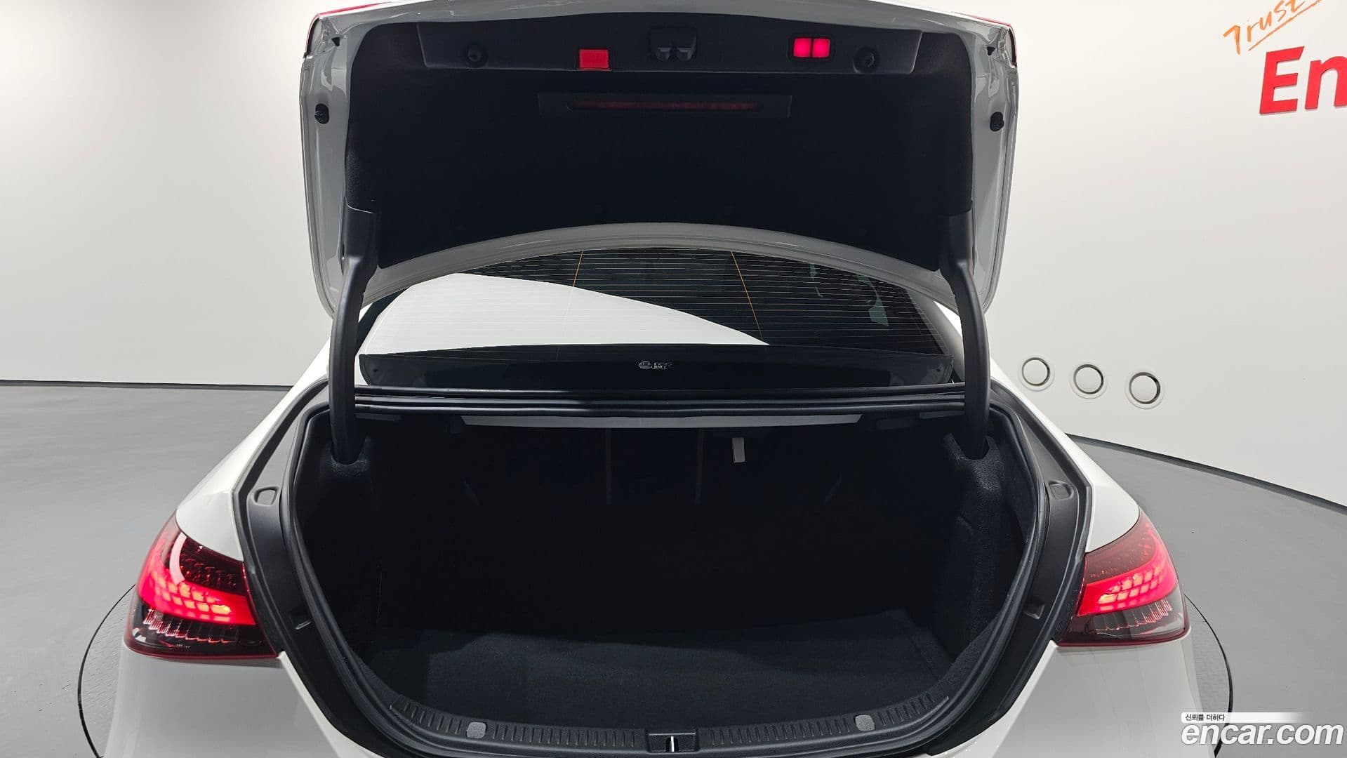 Main__Slider__Photo:E-Class Mercedes-Benz 2020.11-19