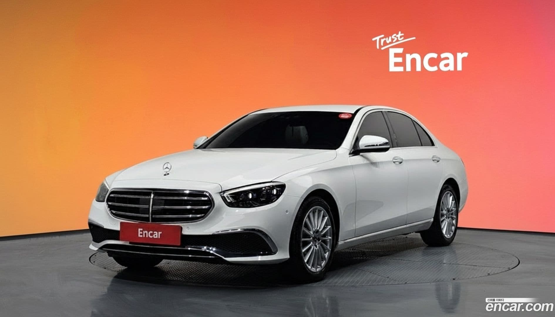 Main__Slider__Photo:E-Class Mercedes-Benz 2020.11-0