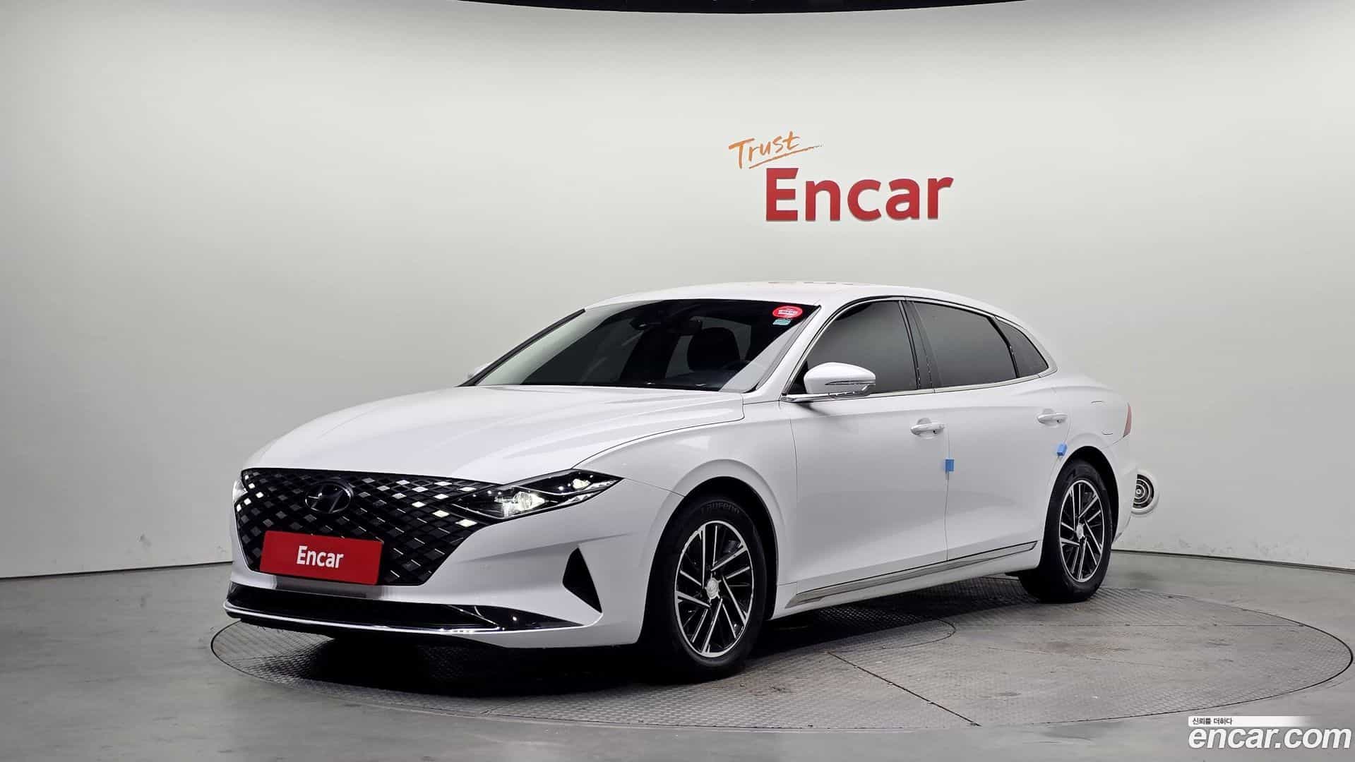 Grandeur Hyundai 2022.1-OUTER-001