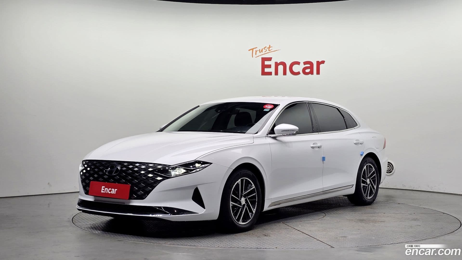 Main__Slider__Photo:Grandeur Hyundai 2022.1-0