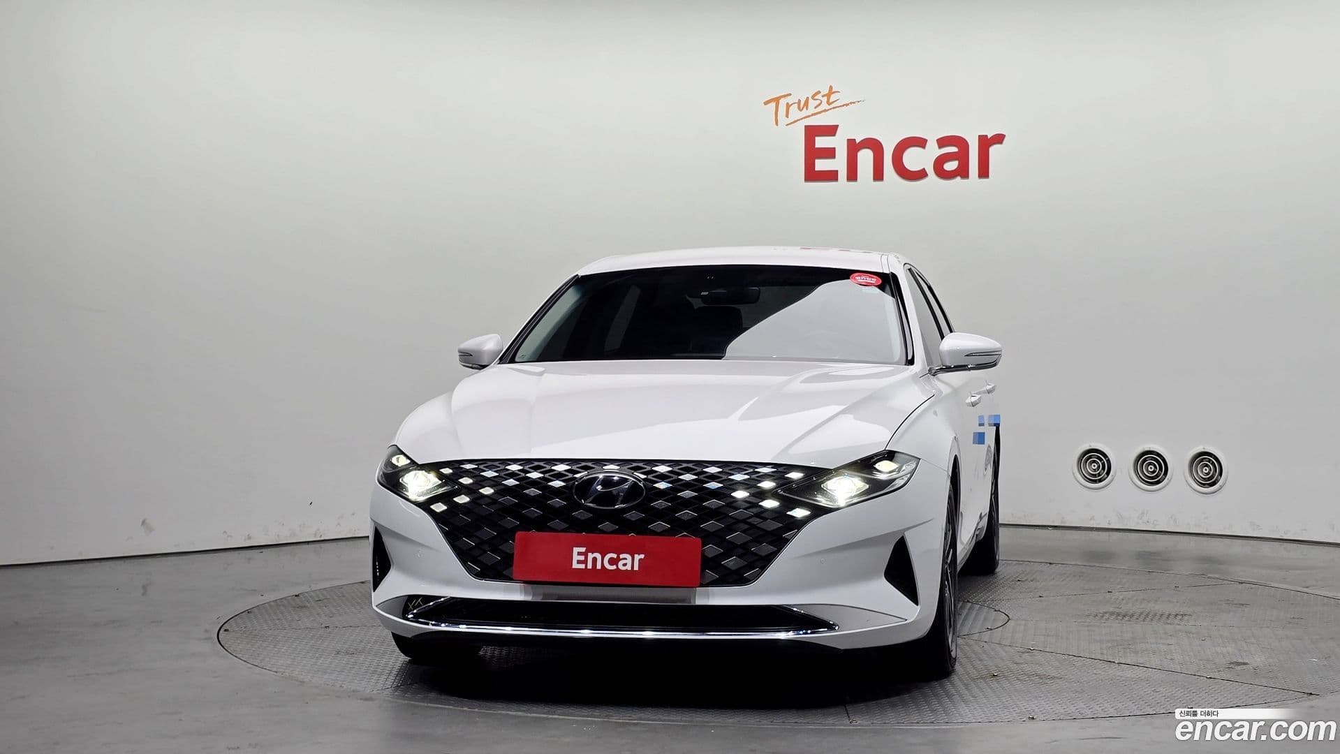 Main__Slider__Photo:Grandeur Hyundai 2022.1-2