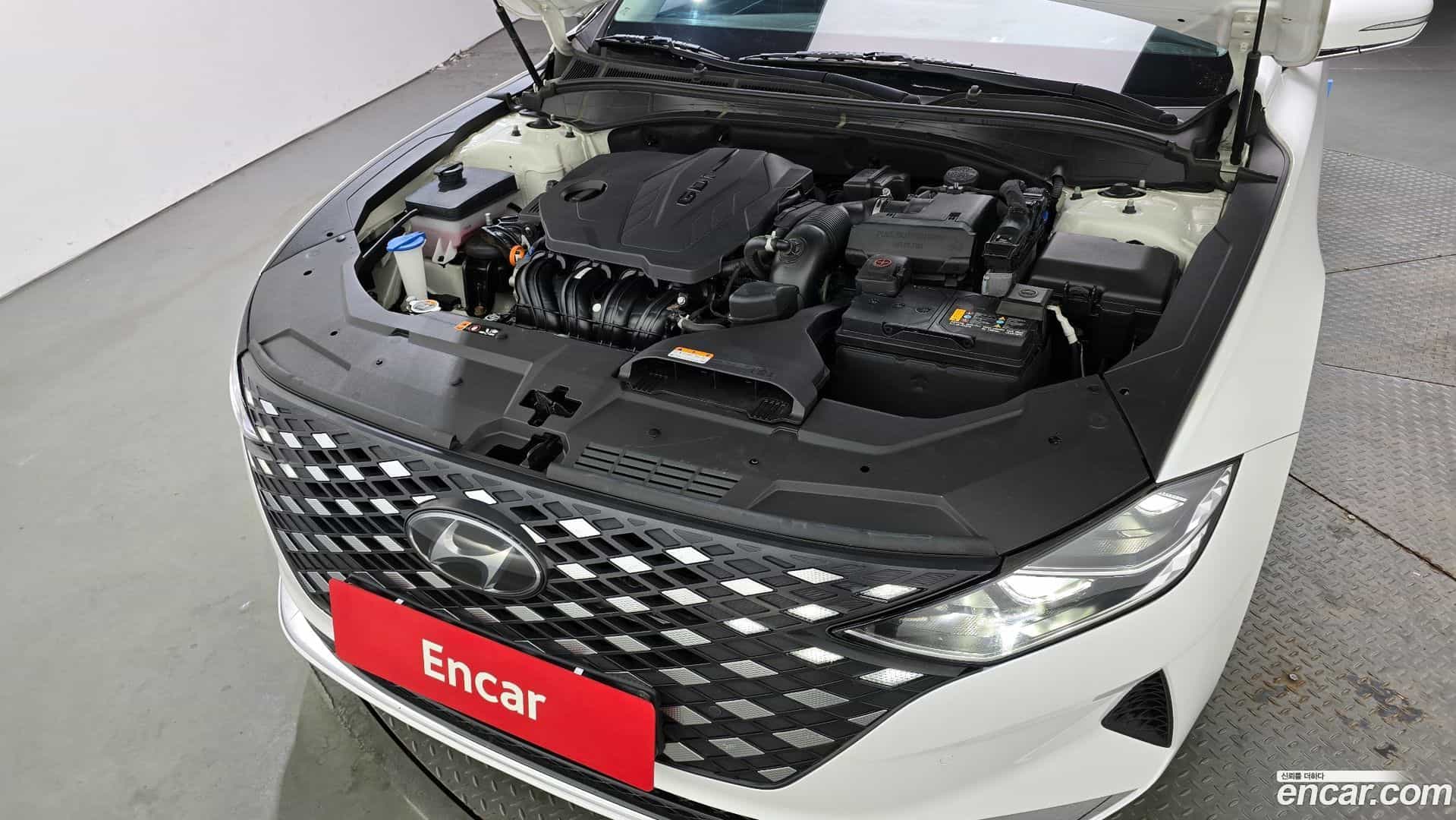 Grandeur Hyundai 2022.1-INNER-006