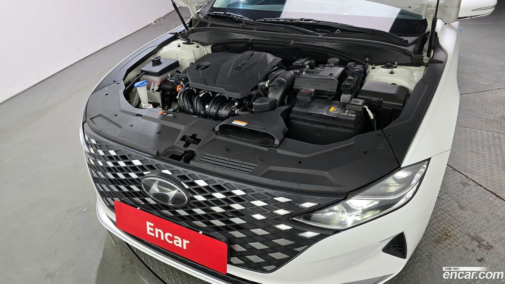 Main__Slider__Photo:Grandeur Hyundai 2022.1-5