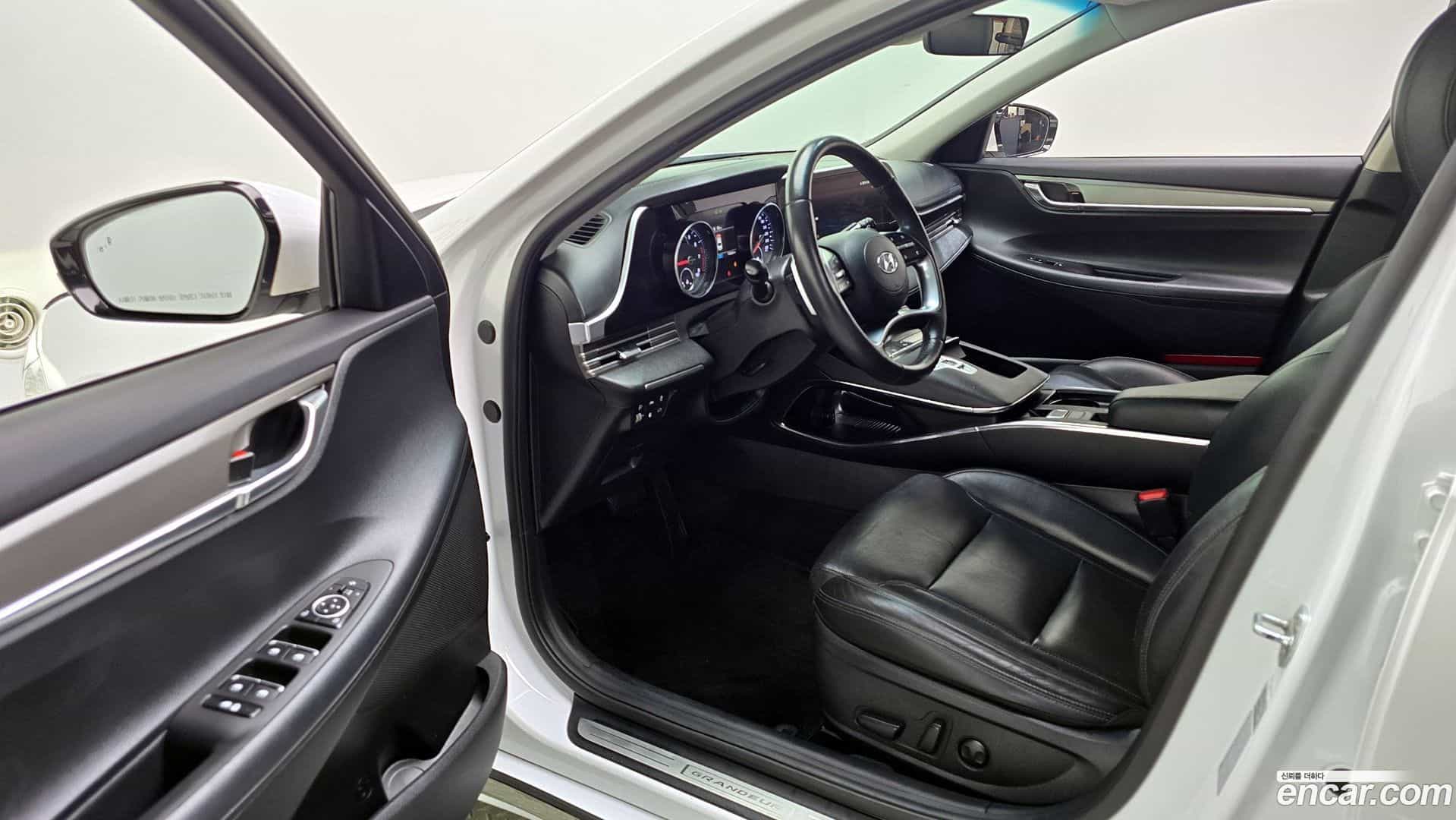 Grandeur Hyundai 2022.1-INNER-010