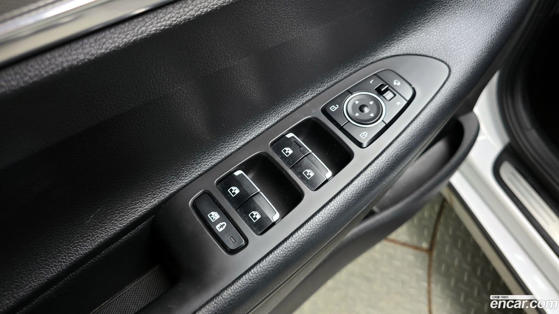 Main__Slider__Photo:Grandeur Hyundai 2022.1-12