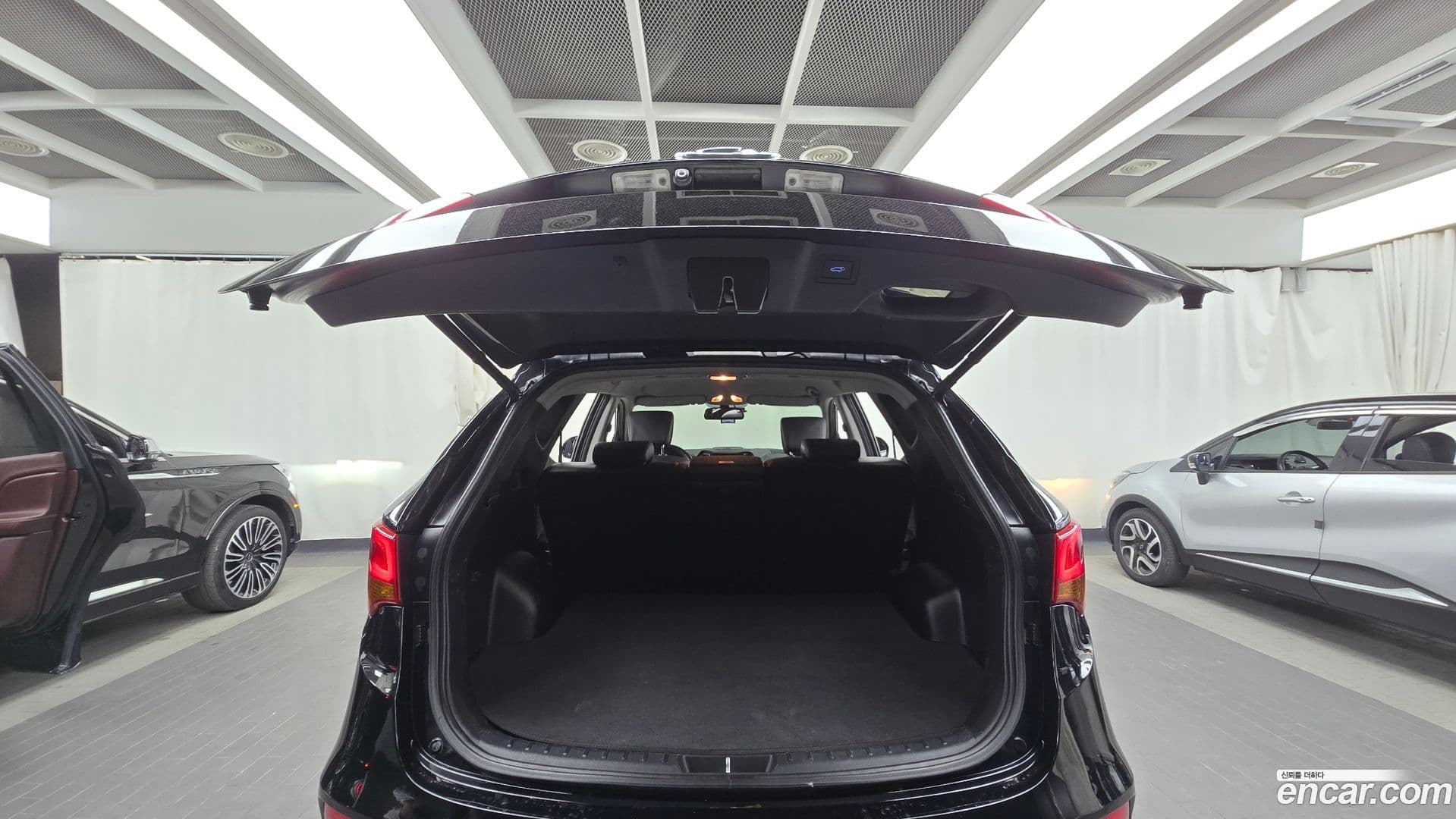 Main__Slider__Photo:Santafe Hyundai 2017.3-19