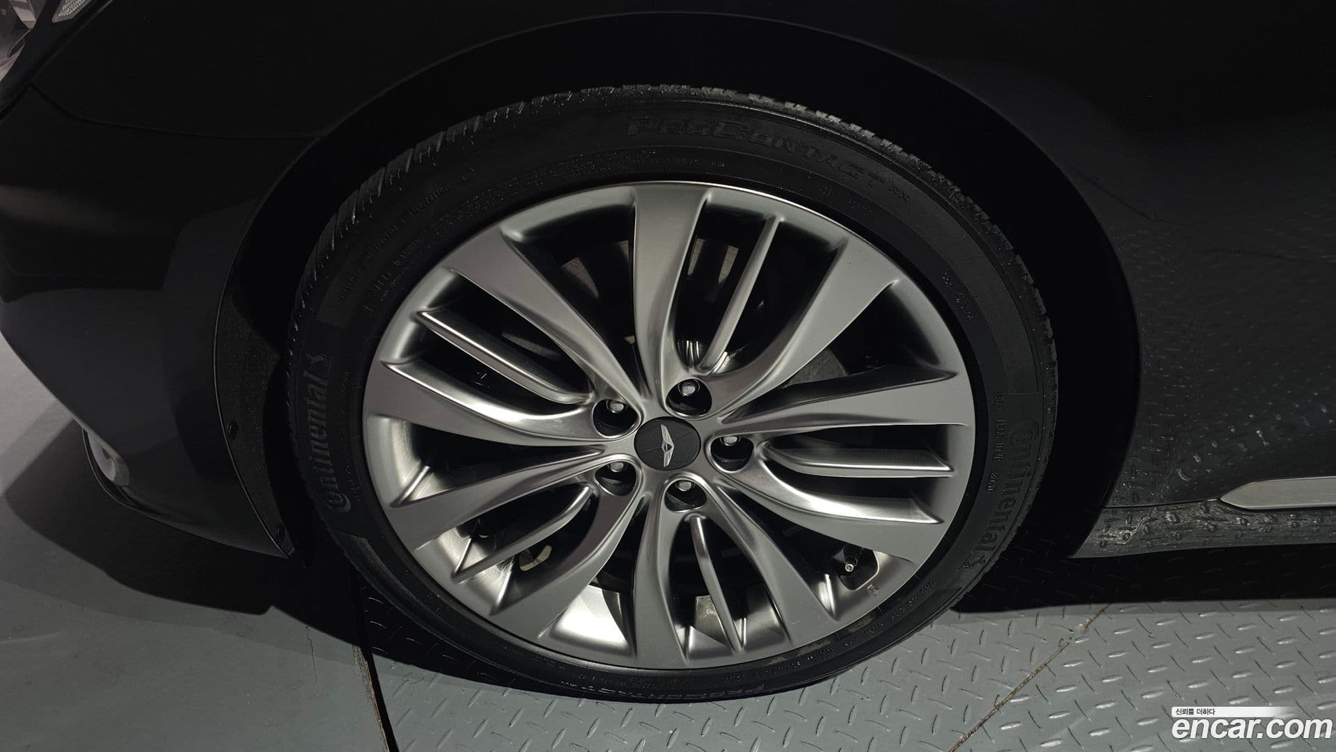 Main__Slider__Photo:G80 Genesis 2017.9-4