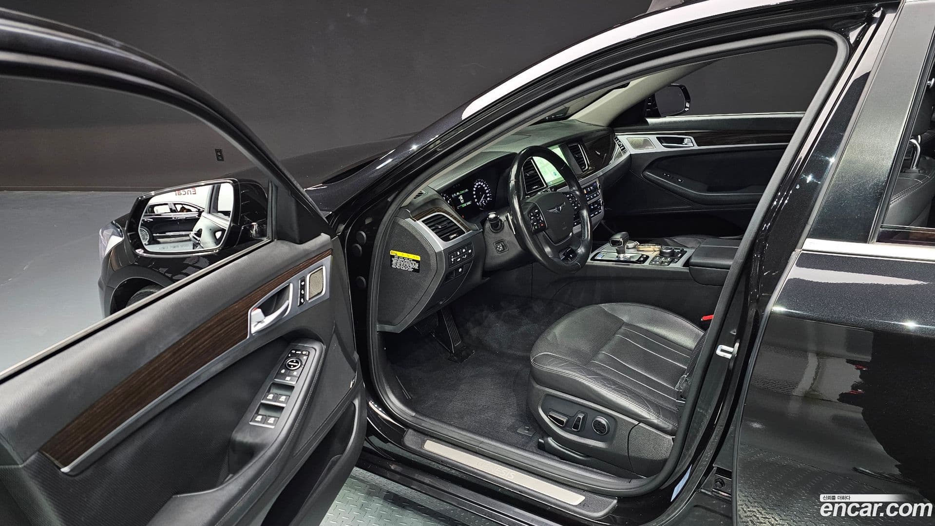 Main__Slider__Photo:G80 Genesis 2017.9-10