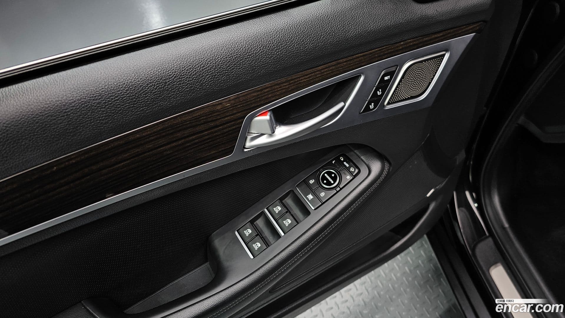 Main__Slider__Photo:G80 Genesis 2017.9-18