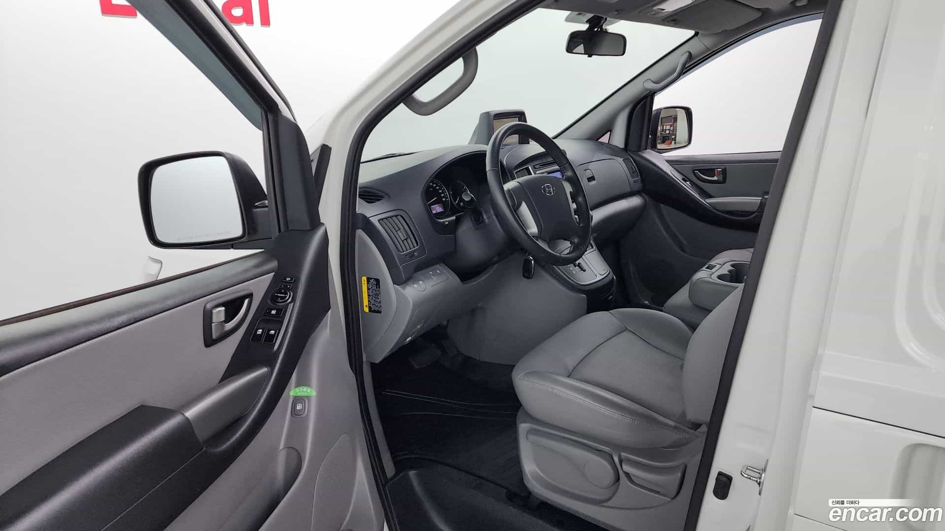 Starex Hyundai 2018.10-INNER-010