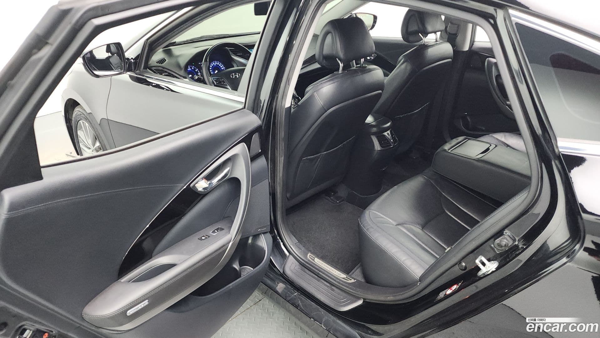 Main__Slider__Photo:Grandeur Hyundai 2014.5-11