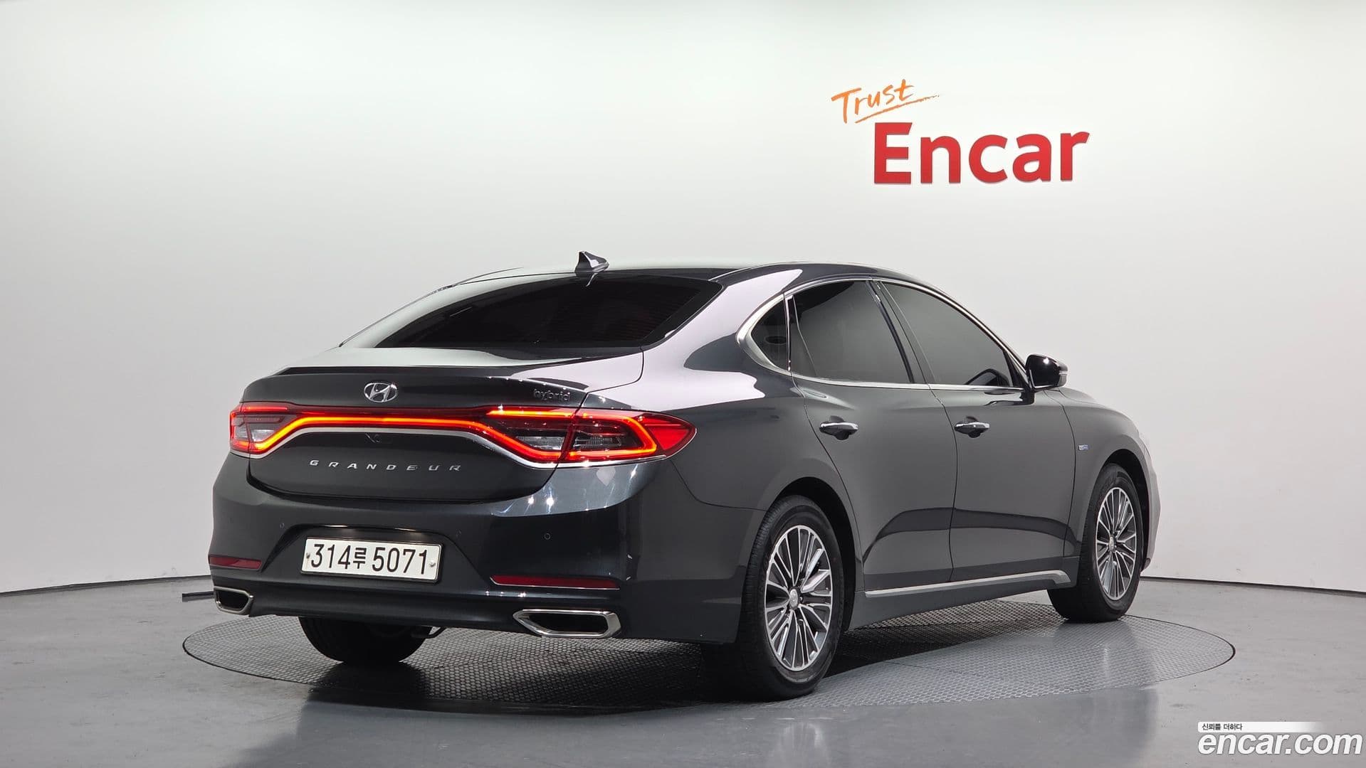 Main__Slider__Photo:Grandeur Hyundai 2019.8-1