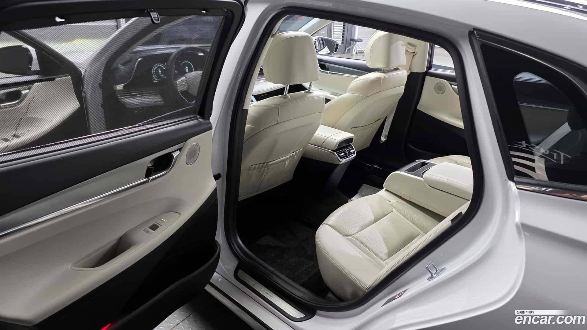 Grandeur Hyundai 2022.5-OPTION-015