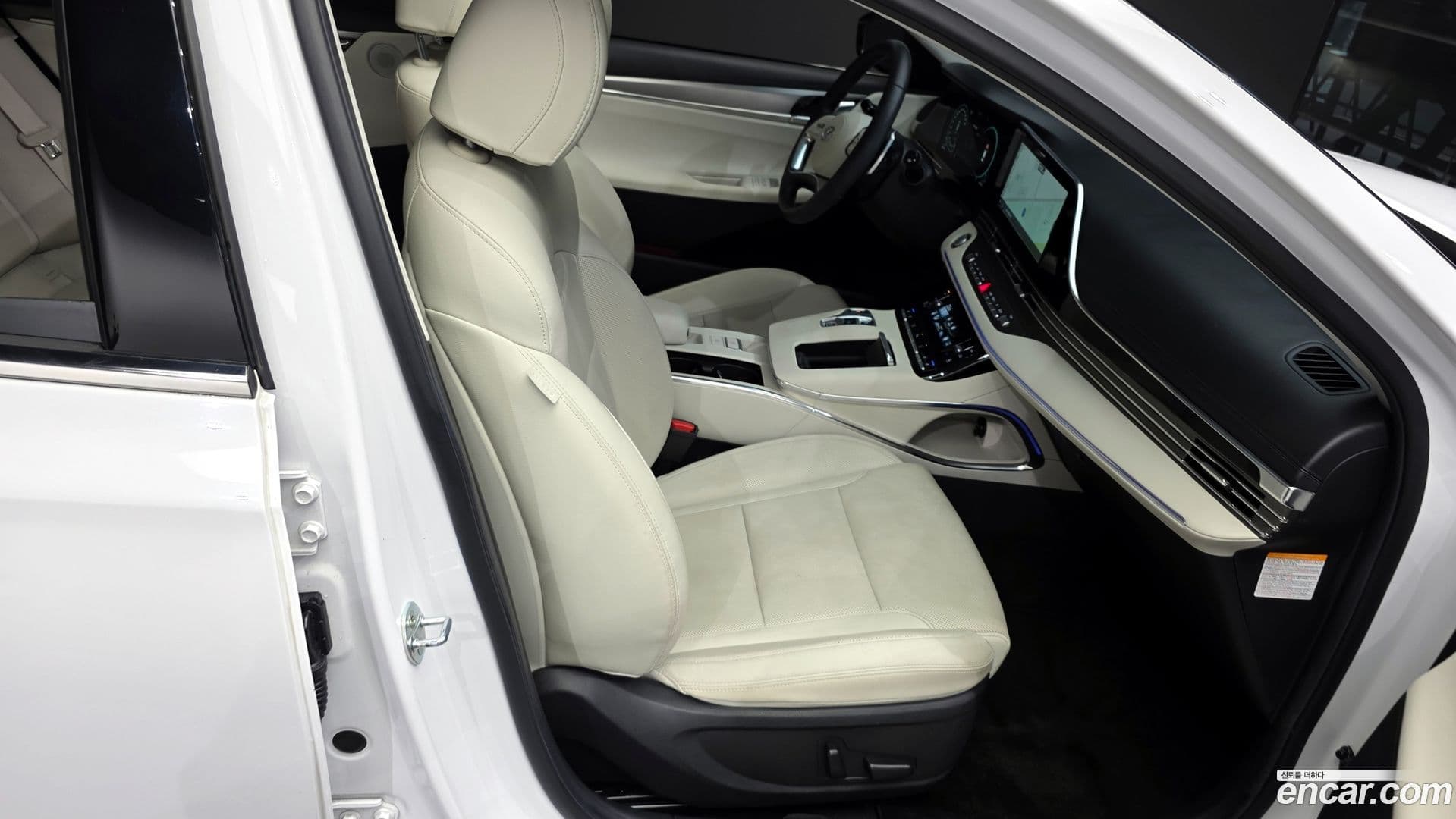 Main__Slider__Photo:Grandeur Hyundai 2022.5-11