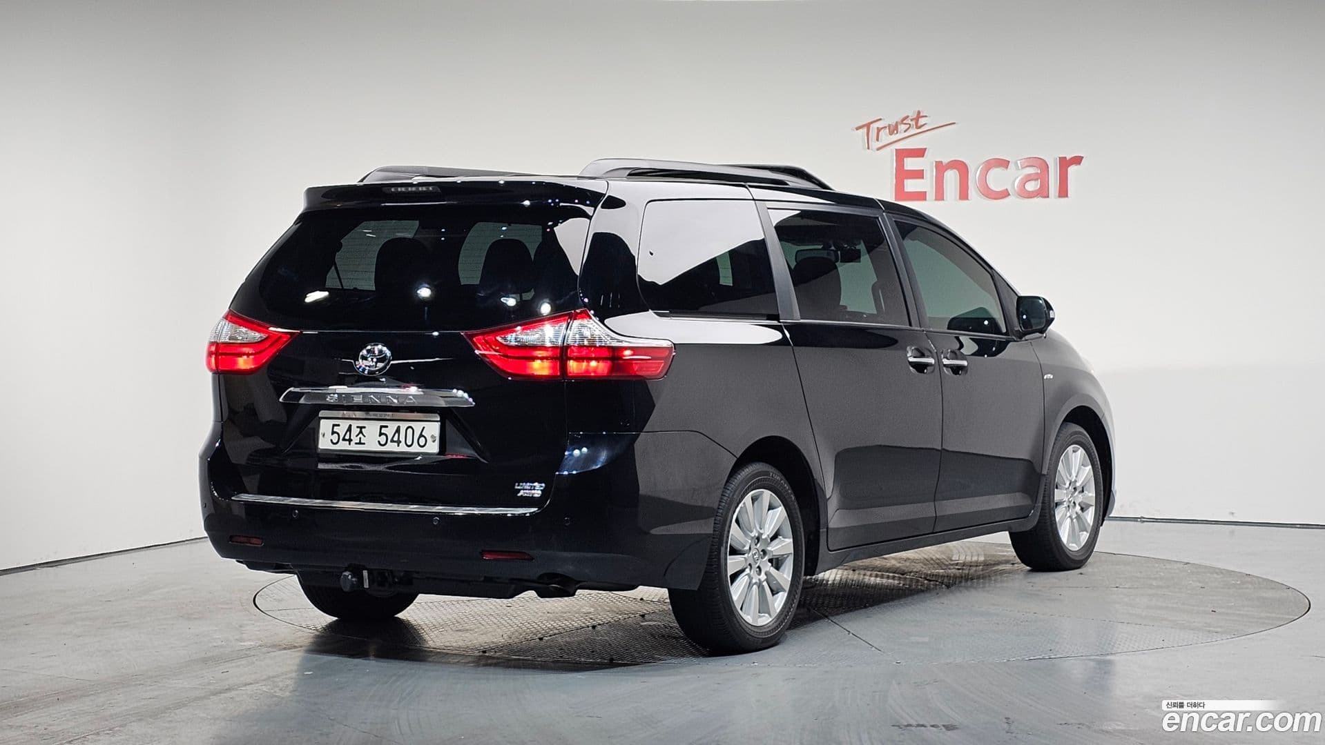 Main__Slider__Photo:Sienna Toyota 2017.8-1