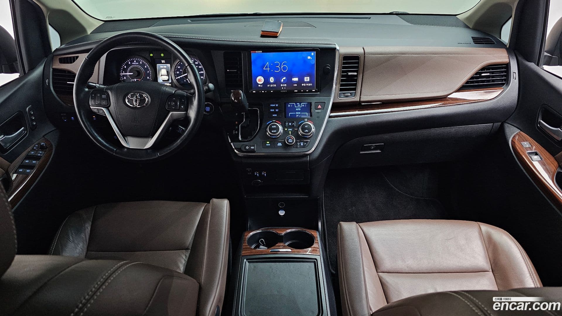 Main__Slider__Photo:Sienna Toyota 2017.8-6