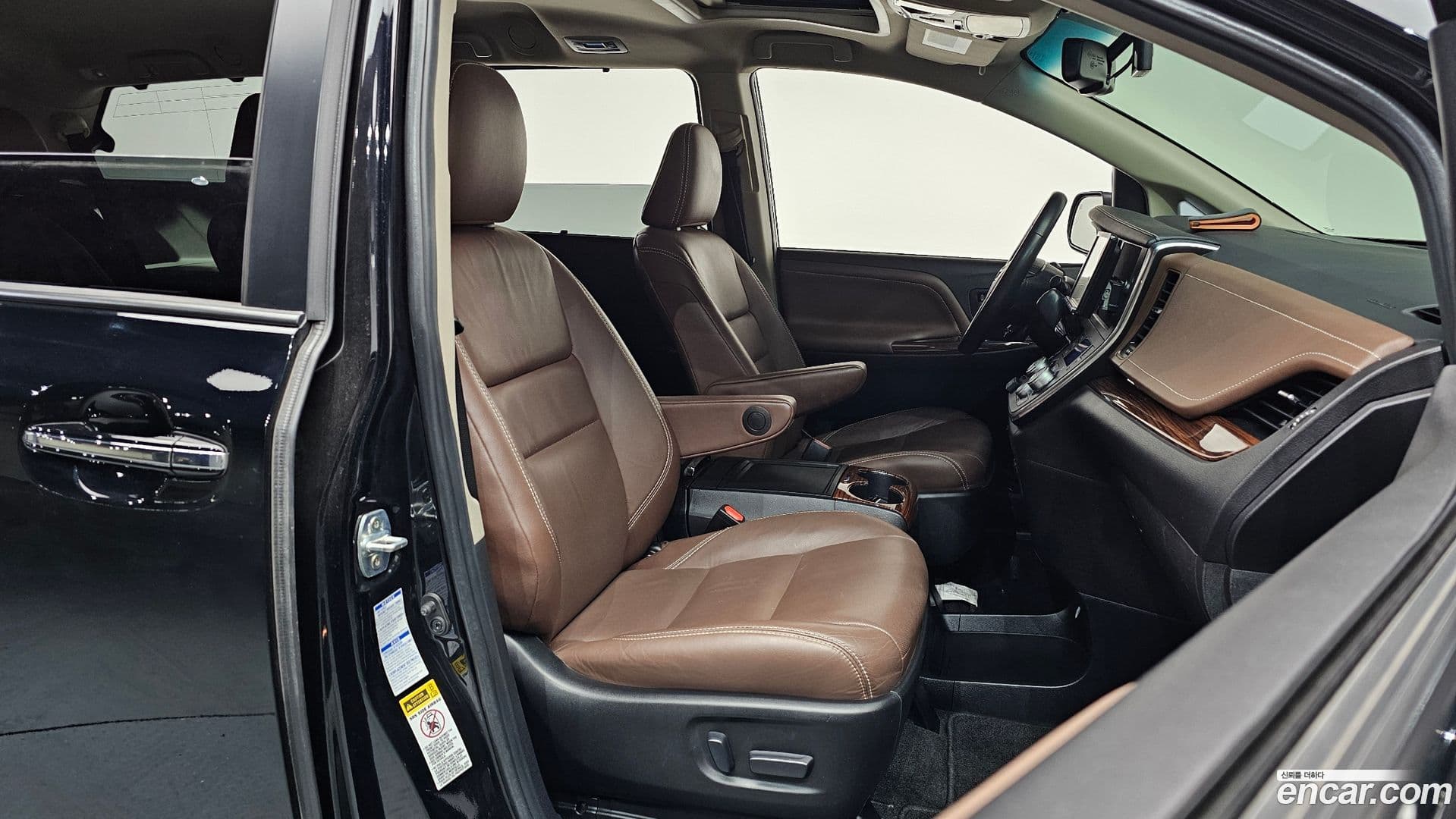 Main__Slider__Photo:Sienna Toyota 2017.8-9