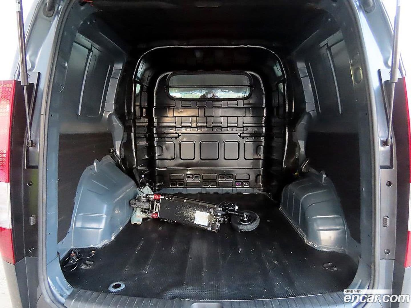 Main__Slider__Photo:Staria Hyundai 2022.2-17