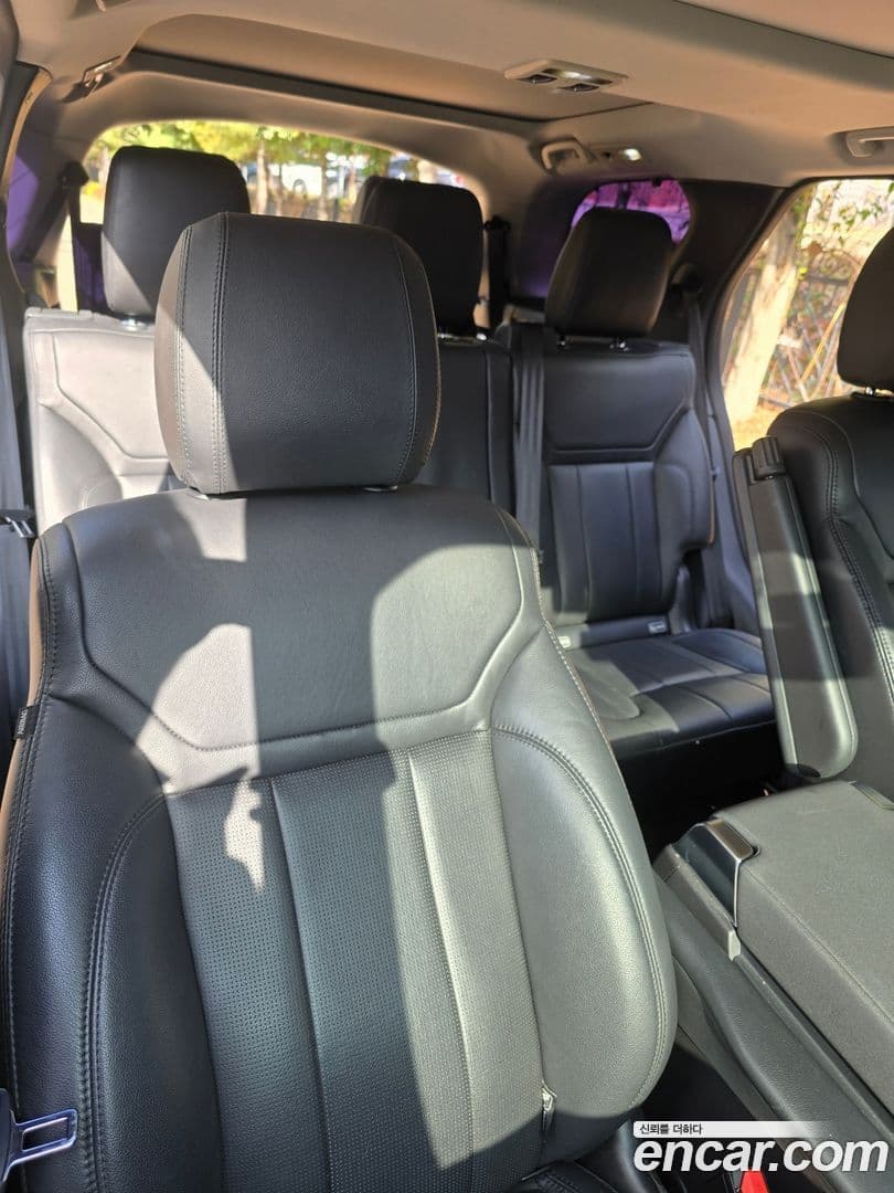 Main__Slider__Photo:Discovery Land Rover 2018.11-18