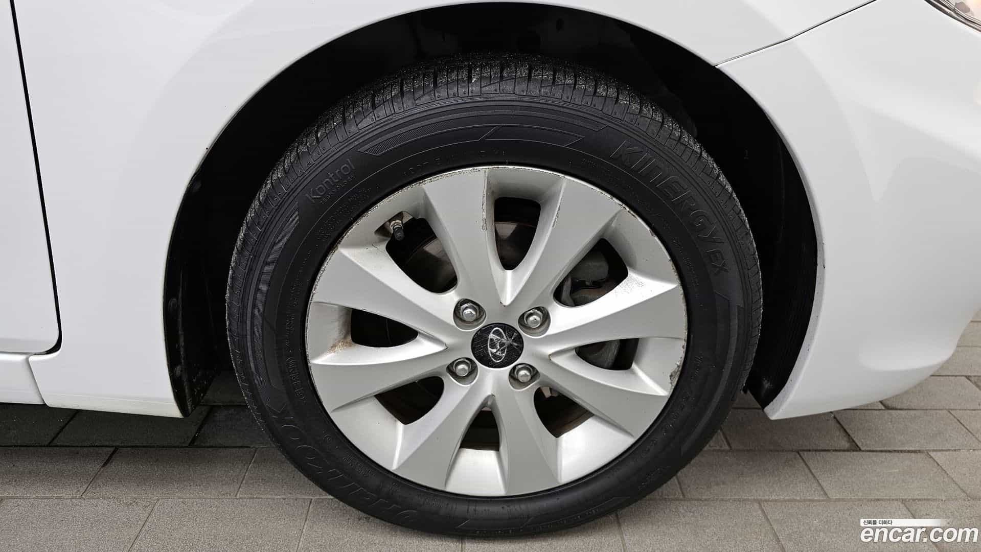 Accent Hyundai 2015.9-OUTER-005