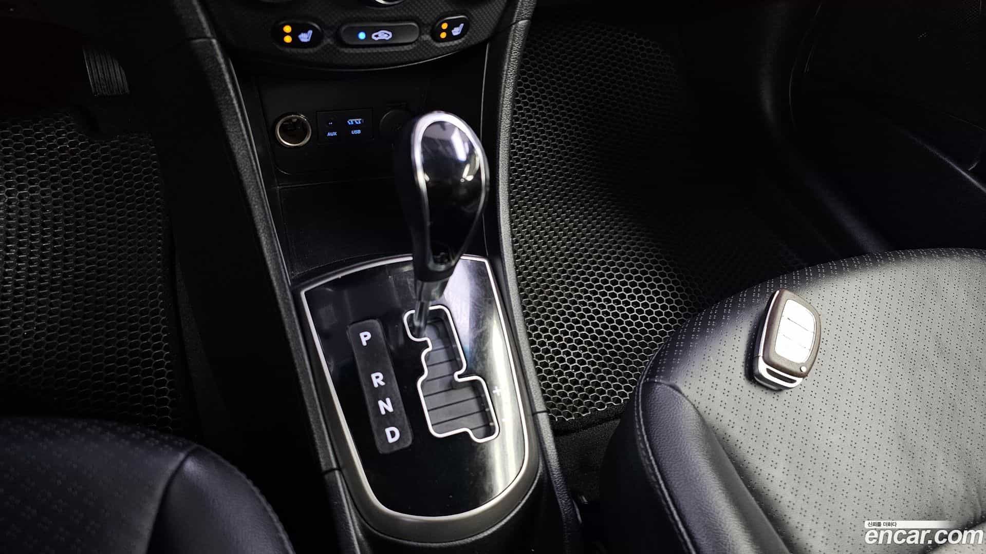 Accent Hyundai 2015.9-INNER-009