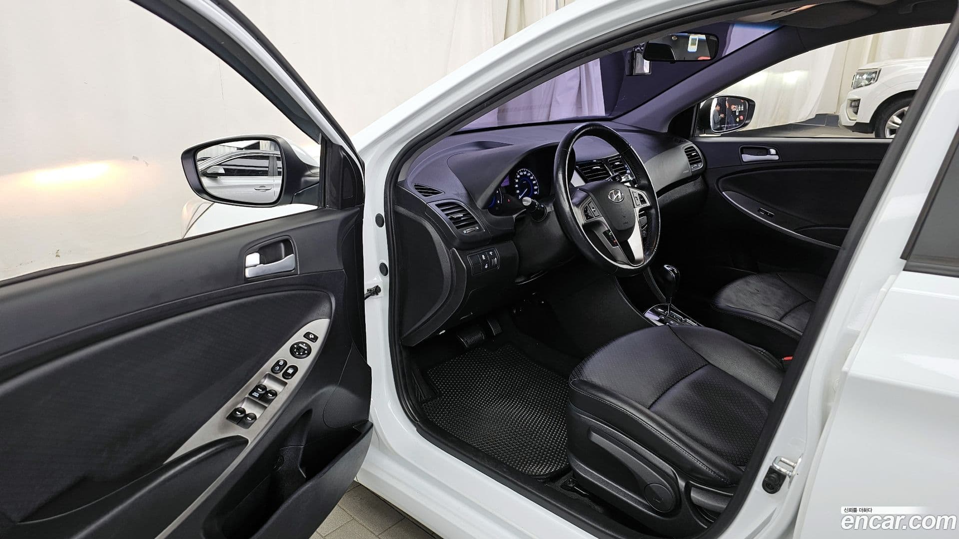 Main__Slider__Photo:Accent Hyundai 2015.9-9