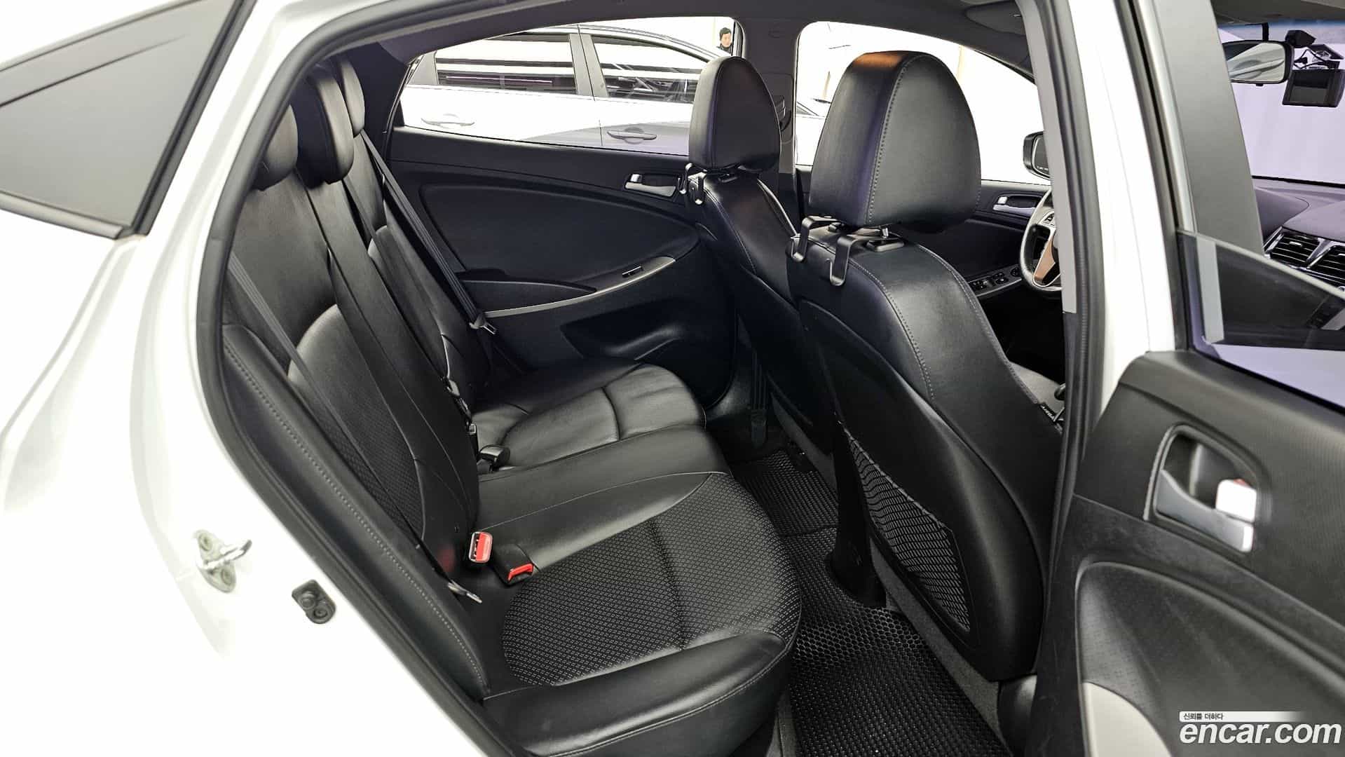 Accent Hyundai 2015.9-OPTION-016