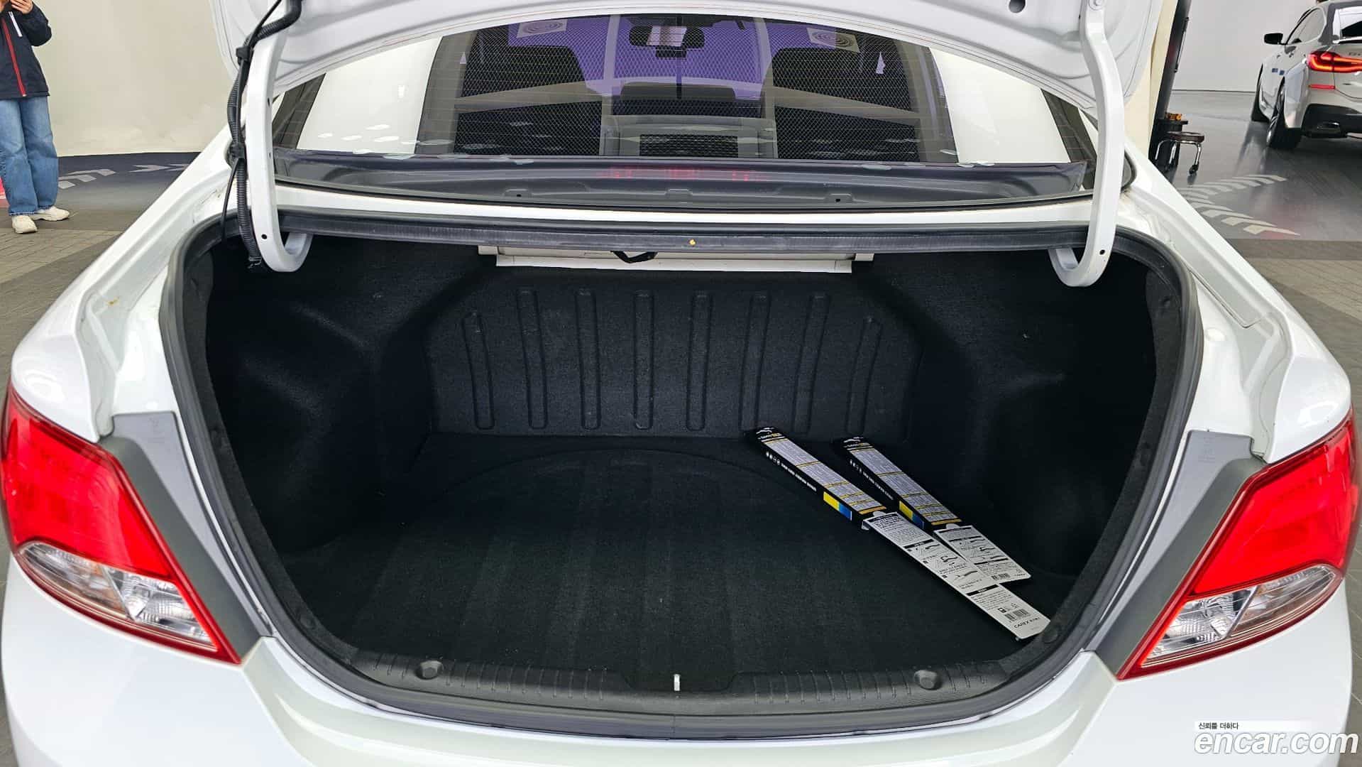 Accent Hyundai 2015.9-OPTION-024