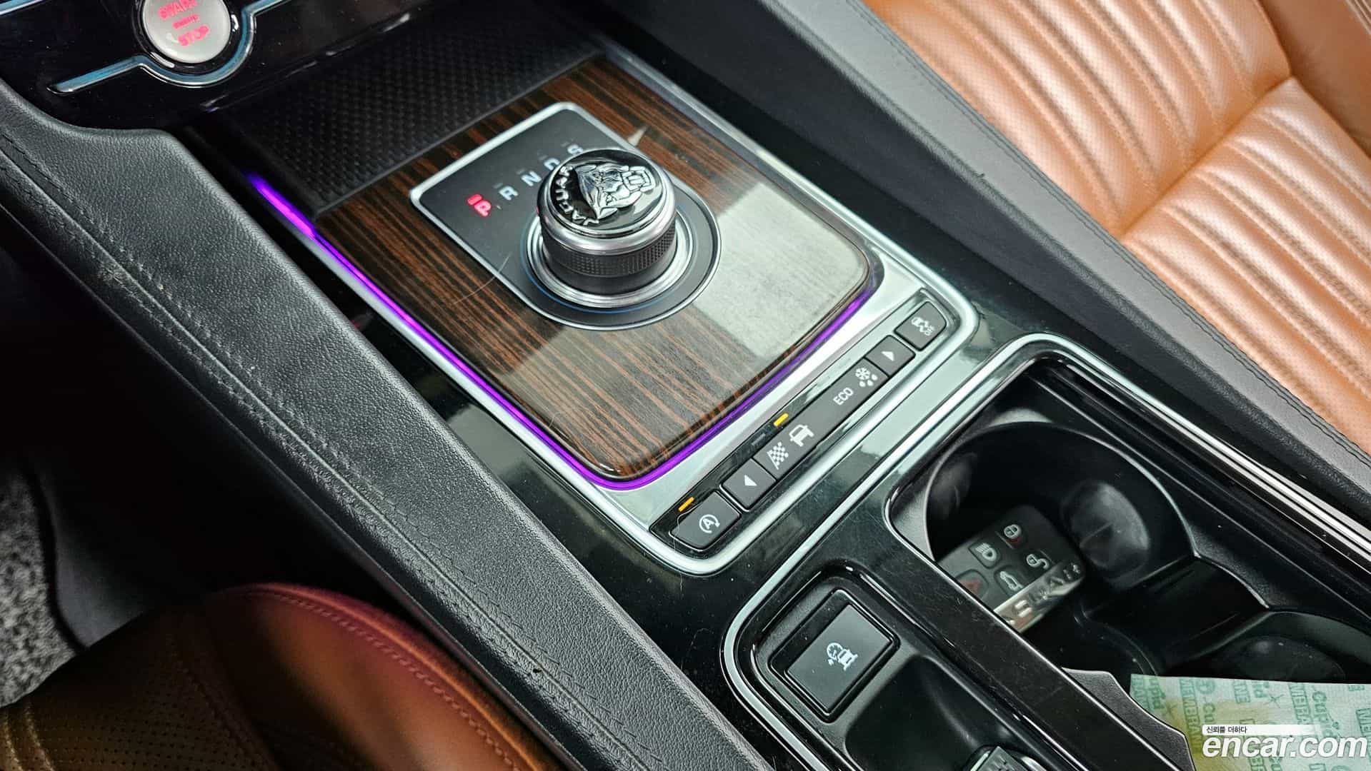 F-PACE Jaguar 2017.3-INNER-009