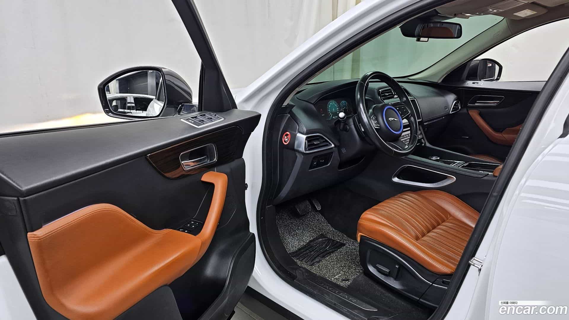 F-PACE Jaguar 2017.3-INNER-010