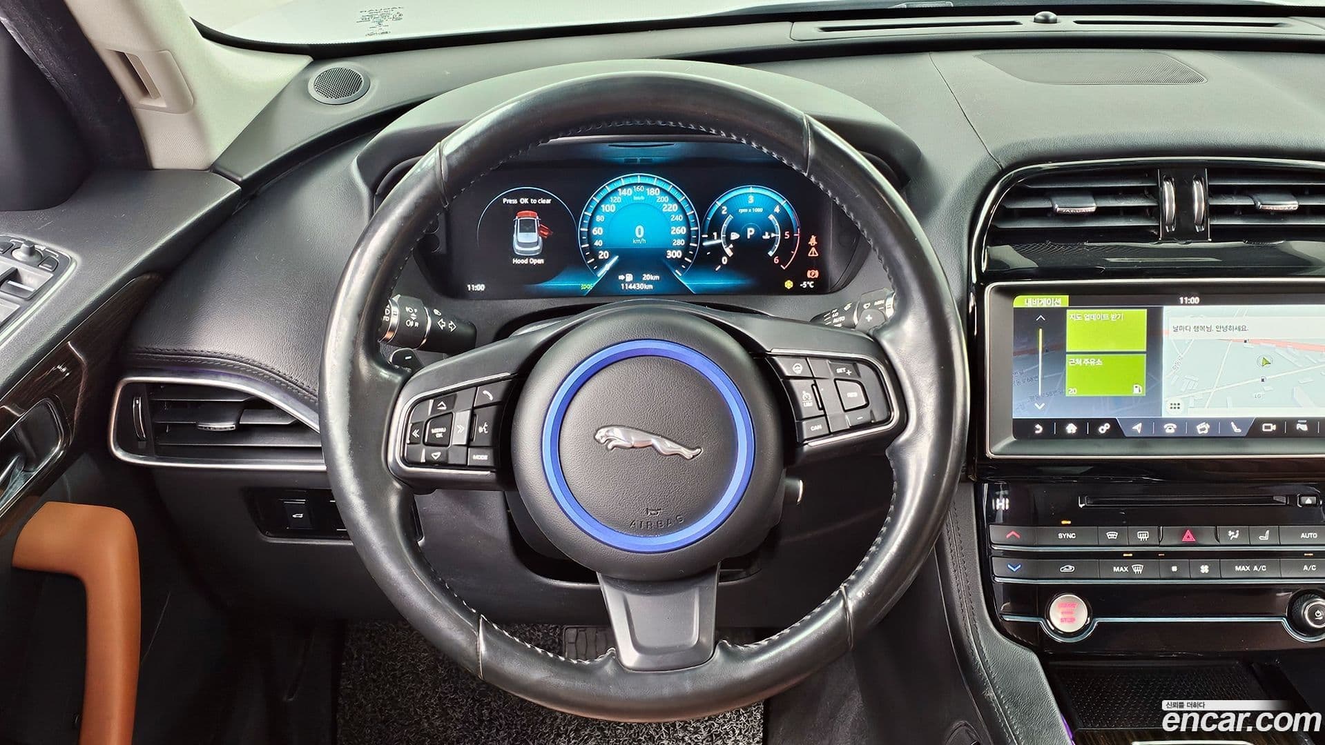 Main__Slider__Photo:F-PACE Jaguar 2017.3-12