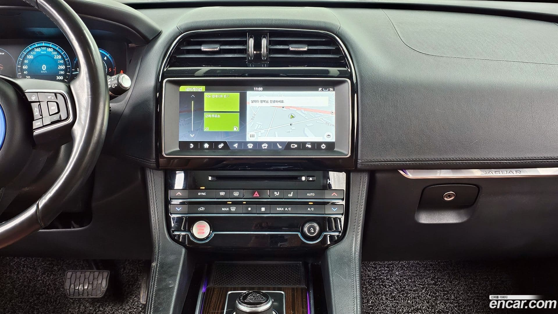 Main__Slider__Photo:F-PACE Jaguar 2017.3-13