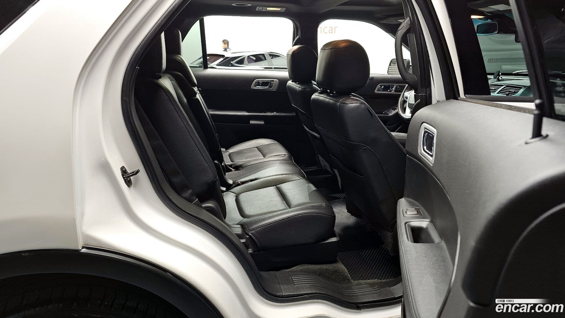 Main__Slider__Photo:Explorer Ford 2015.1-11