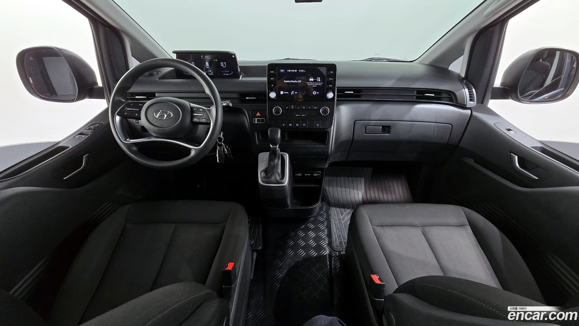 Main__Slider__Photo:Staria Hyundai 2021.6-6