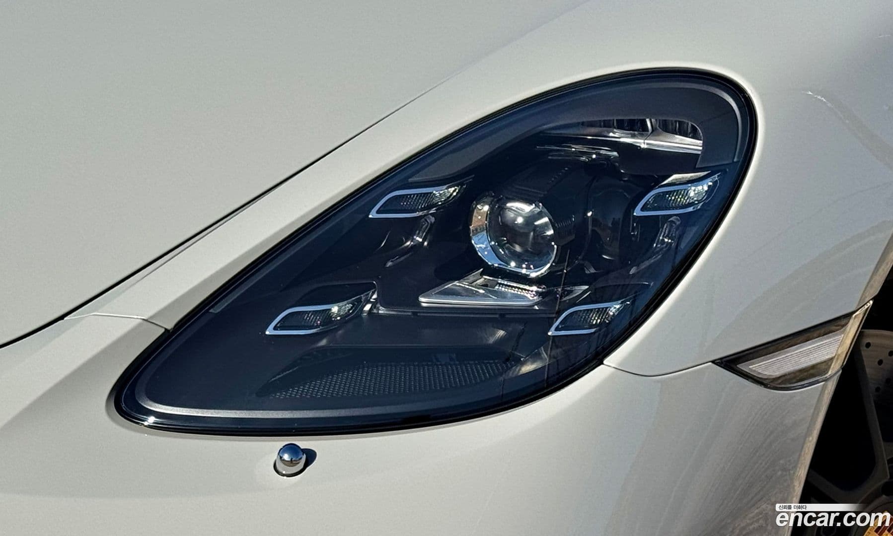 Main__Slider__Photo:718 Porsche 2023.3-4