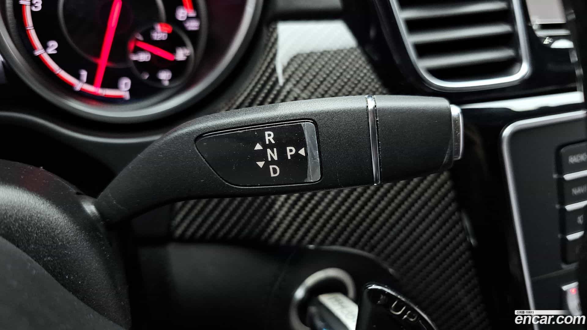 GLE-Class Mercedes-Benz 2017.2-INNER-009