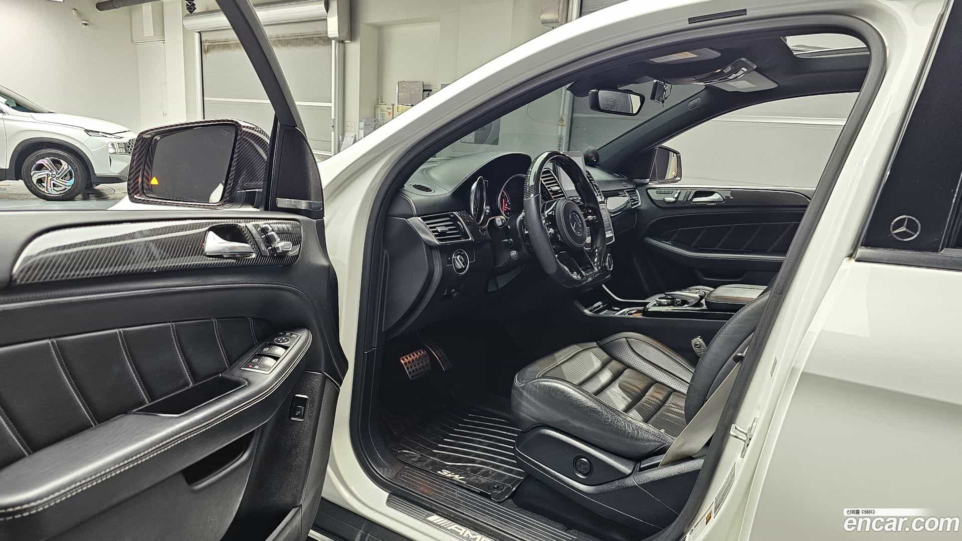 GLE-Class Mercedes-Benz 2017.2-INNER-010