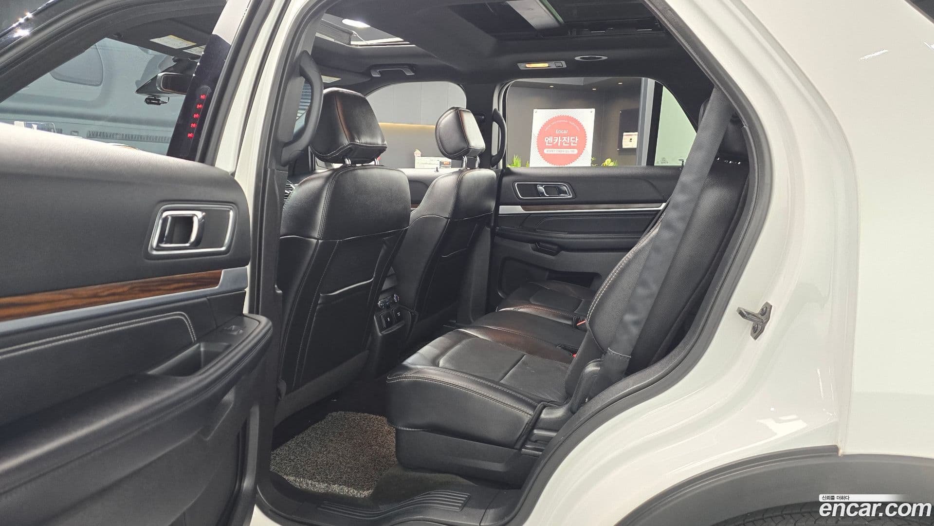 Main__Slider__Photo:Explorer Ford 2017.6-11