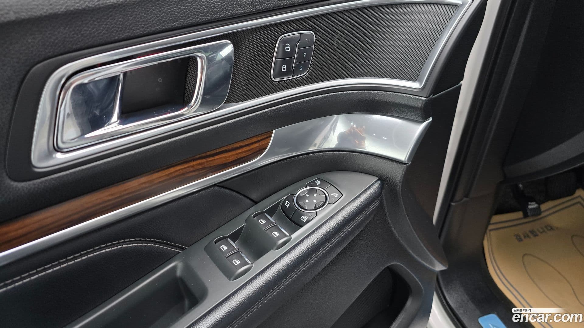 Main__Slider__Photo:Explorer Ford 2017.6-16