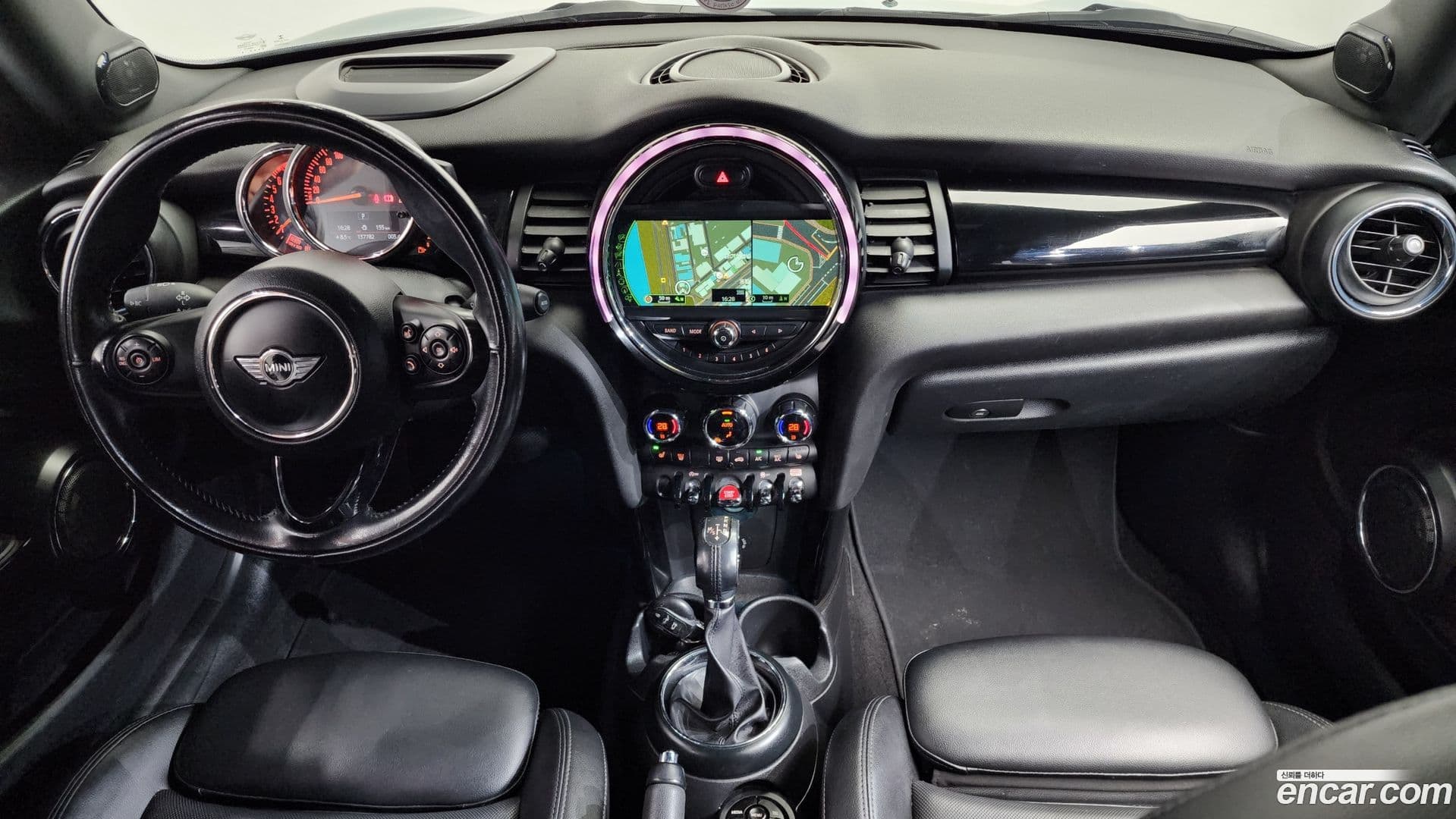 Main__Slider__Photo:Cooper Convertible Mini 2018.4-6